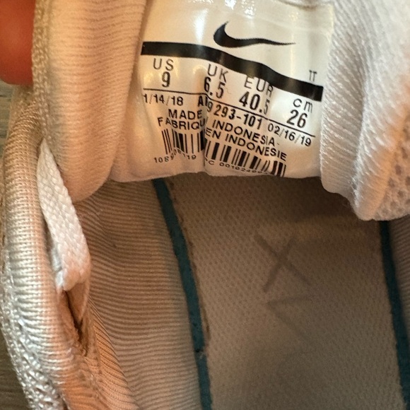 Nike White and Gray Air Max Size 9 - Picture 2 of 3